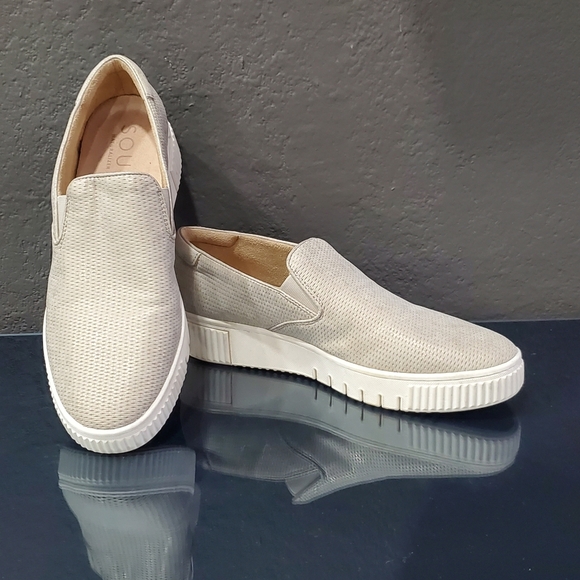 SOUL Naturalizer Women's Tia Slip-On Sneakers Beige - Picture 3 of 12